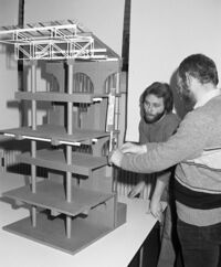 Modell des Neubaus des Westflügels der Kunsthalle nach Plänen des Architekten Prof. Heinz Mohl, Dezember 1980, Stadtarchiv Karlsruhe 8/BA Schlesiger A40/221/1/24.