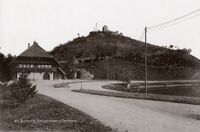 Stadtgarten mit Schwarzwaldhaus und Lauterberg um 1900, Stadtarchiv Karlsruhe XIIIc 77.